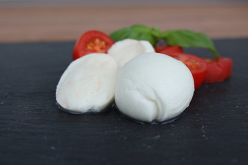 Mozzarella - Tomate - Basilikum