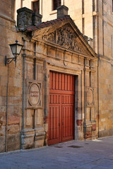 Fototapeta na wymiar Medieval salamanca street and wooden doorway