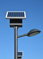 Mit Solarenergie betriebene Strassenlaterne