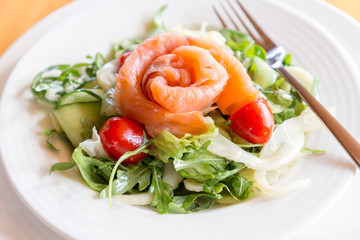 SALMON FRESH SALAD MIX