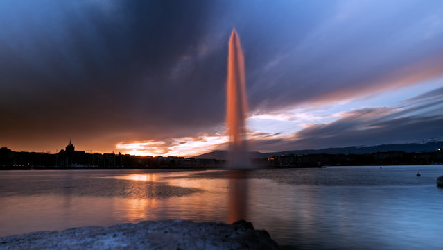 Sunset hitting the famous jet D`Eau in Geneva, Switzerland.