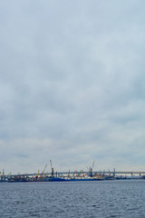Fototapeta premium bridge over the river in cloudy weather
