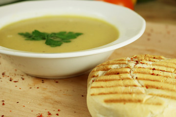 Cream soup with lentil with parsley and fresh bread