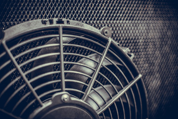 Engine cooling fan of a bus