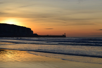Obraz premium Coucher de soleil sur le phare du Tréport, Mers-les-Bains, Picardie, Nord Pas de Calais, Nord de la France