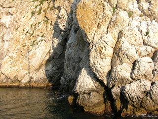 rock in water