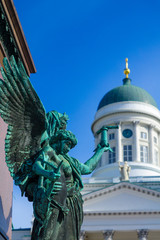 Fototapeta premium Monument of Emperor Alexander II, and Lutheran Cathedral, in Helsinki
