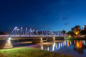 Obraz premium Iron bridge At Night Chiangmai, Thailand