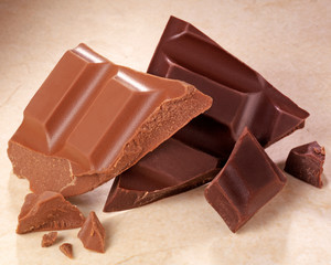 CHUNKS OF MILK AND DARK CHOCOLATE