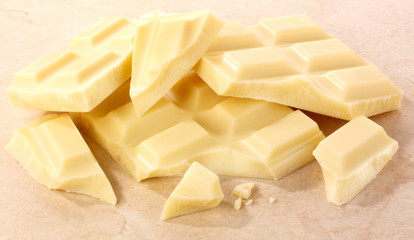 WHITE CHOCOLATE PIECES