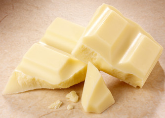 WHITE CHOCOLATE PIECES