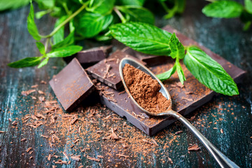 Dark chocolate with green mint
