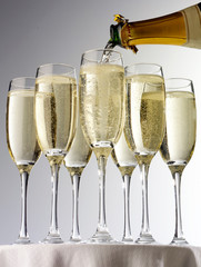 POURING SEVEN GLASSES OF CHAMPAGNE