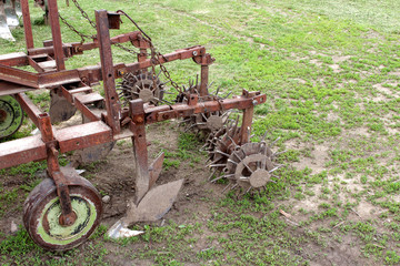 Agricultural cultivator with tractor