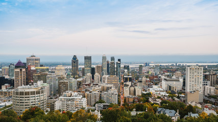 Fototapeta na wymiar View of the city of Montreal in Canada, the evening before sunset