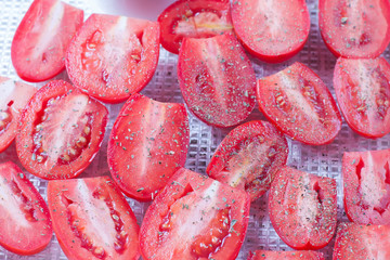 Obraz na płótnie Canvas Preparation tomatoes on drying tray. Organic healthy food
