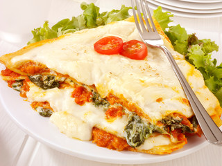 VEGETARIAN SPINACH AND TOMATO LASAGNE