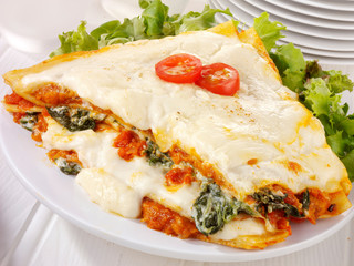 VEGETARIAN SPINACH AND TOMATO LASAGNE