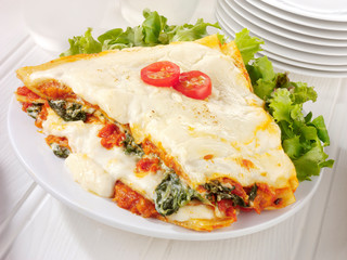 VEGETARIAN SPINACH AND TOMATO LASAGNE