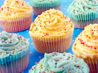 BLUE AND YELLOW CUPCAKES