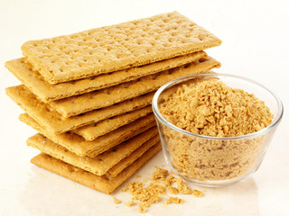 GRAHAM CRACKERS WITH CRUMBS