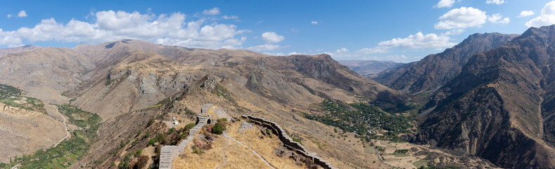 Fototapeta na wymiar Panorama de la forteresse de Smbataberd, Arménie