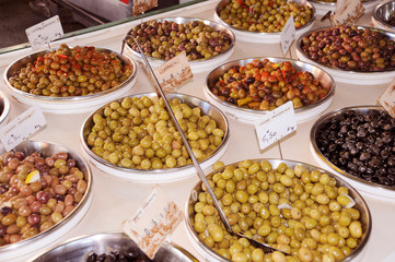 BOWLS OF OLIVES ON MARKET STALL