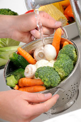 WASHING FRESH VEGETABLES IN COLLANDER