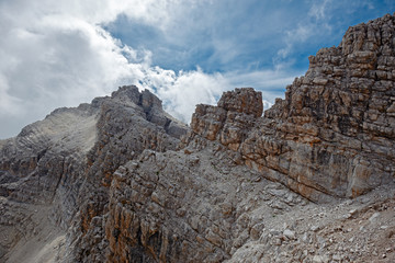 Mountaineers equipped face the 