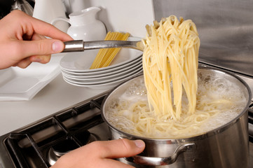 MAN COOKING SPAGHETTI