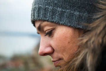 Portret kobiety w czapce zimowej. © Amelia Roman
