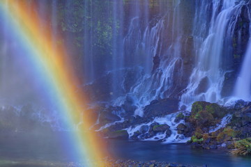 Fototapeta na wymiar 白糸の滝と虹