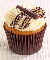 CHOCOLATE CREAM CUPCAKE