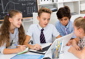 Fototapeta premium children near laptop talking about mathematics