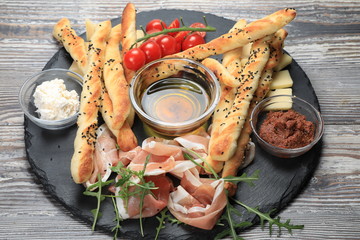 Bread with olive pate on plate with cherry toamoes