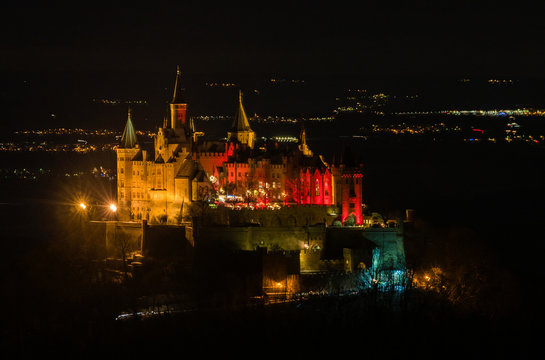 Burg Hohenzollern" Bilder – Durchsuchen 896 Archivfotos, Vektorgrafiken und  Videos | Adobe Stock