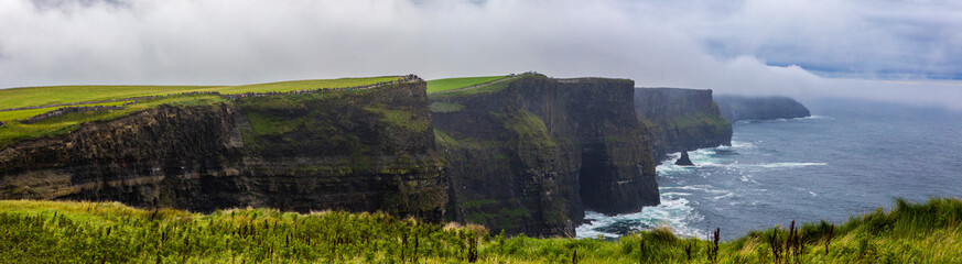 Fototapeta na wymiar Panoramic View of the Cliffs of Moher