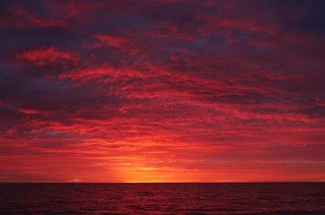 Fototapeta na wymiar coucher de soleil sur la plage en Australie