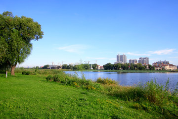 Fototapeta premium city scenery in the North River Park