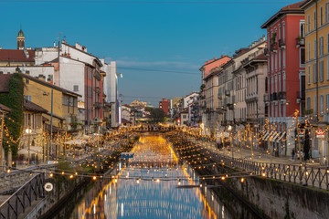Fototapeta premium Spacer po Mediolanie Navigli