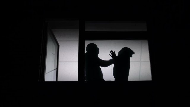 Thief extorting woman with knife, held hostage, penetration to home, threatening