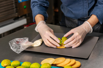 making christmas cakes