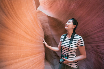 tourist feeling the rock visiting antelope canyon - obrazy, fototapety, plakaty
