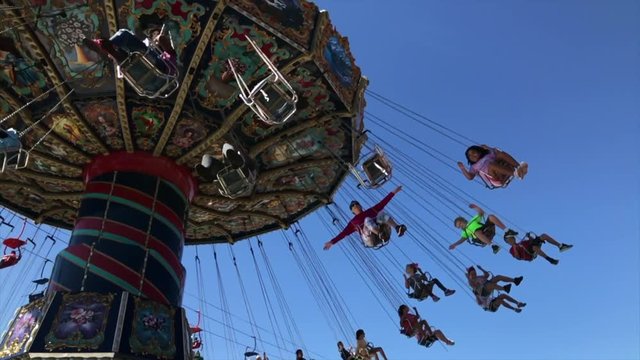 Wave swinger ride at the state fair