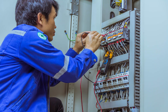 Male Engineers Are Checking The Electrical System With Electronic Tools, Clamp-on, Clip Amp ,clamp Meter