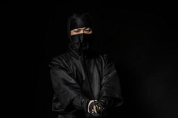 刀を持つニンジャ