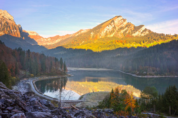 Fototapeta na wymiar Lake Obersee autumn morning