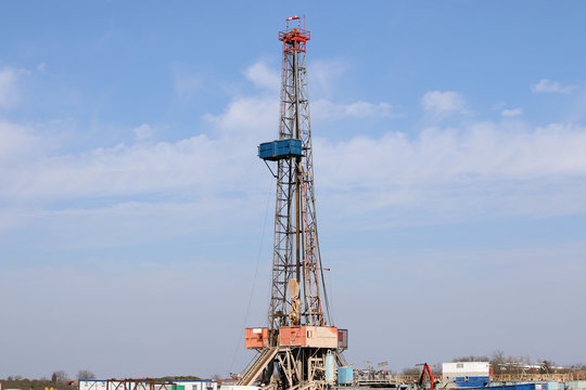 Land oil drilling rig gas extraction mining industry