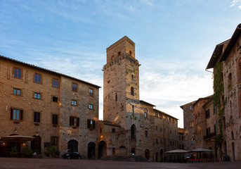 Fototapeta premium Średniowieczne ulice San Gimignano, Toskania, Włochy