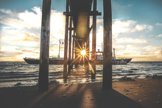 Fototapeta Pier im Sonnenaufgang